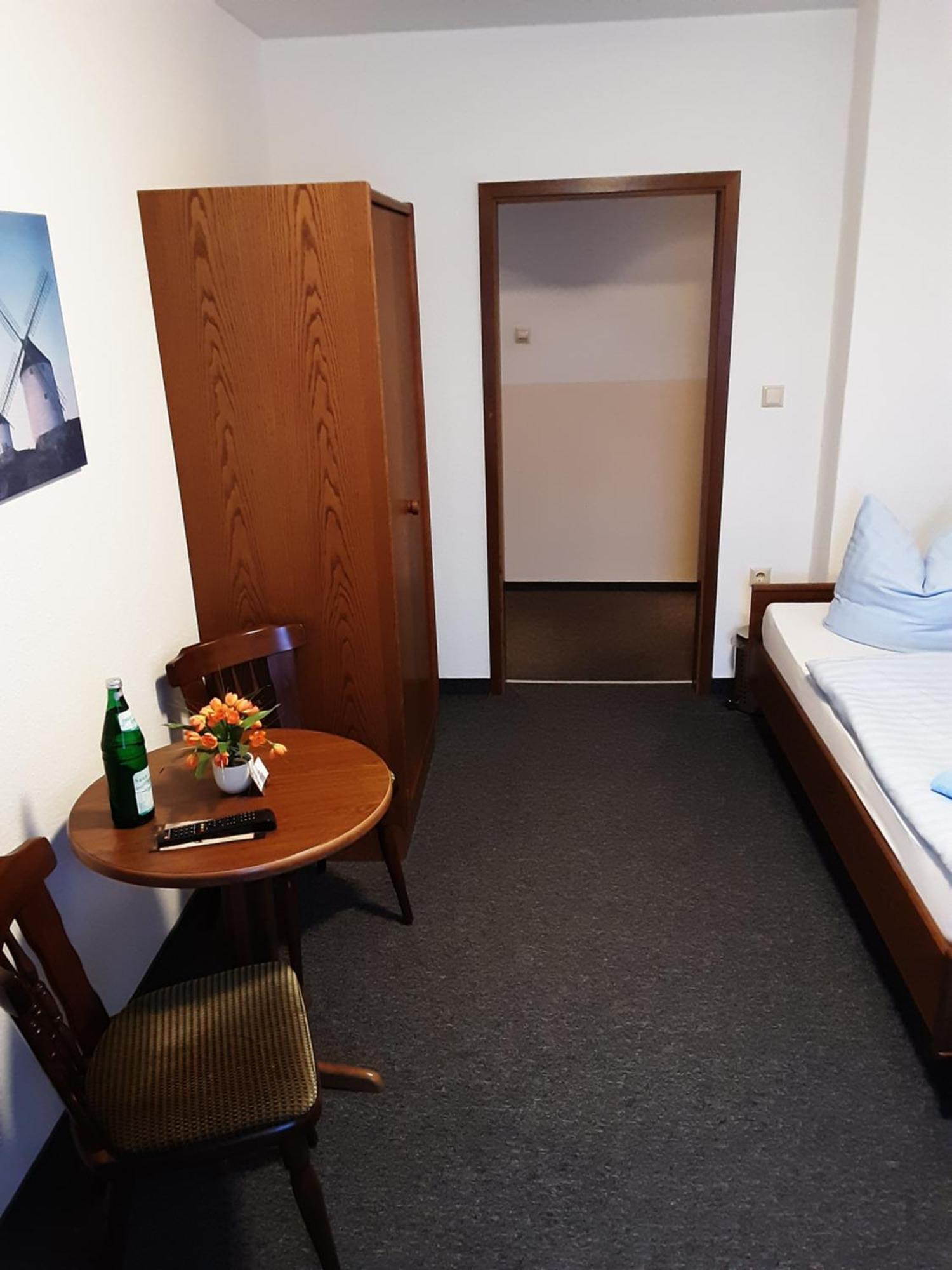 Goldener Anker Otel Genthin Oda fotoğraf